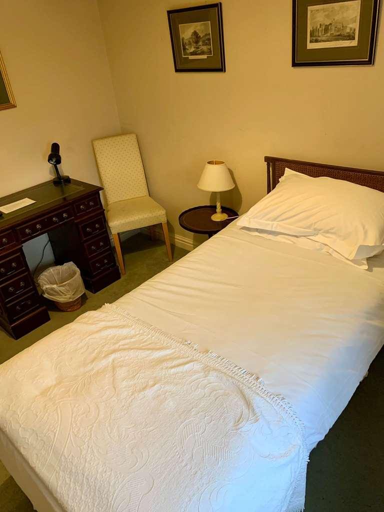 Guyers House Hotel And Restaurant Коршем Номер фото